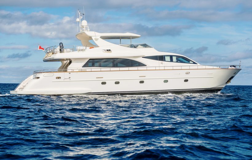 Luxury Yacht Cruising 90Ft