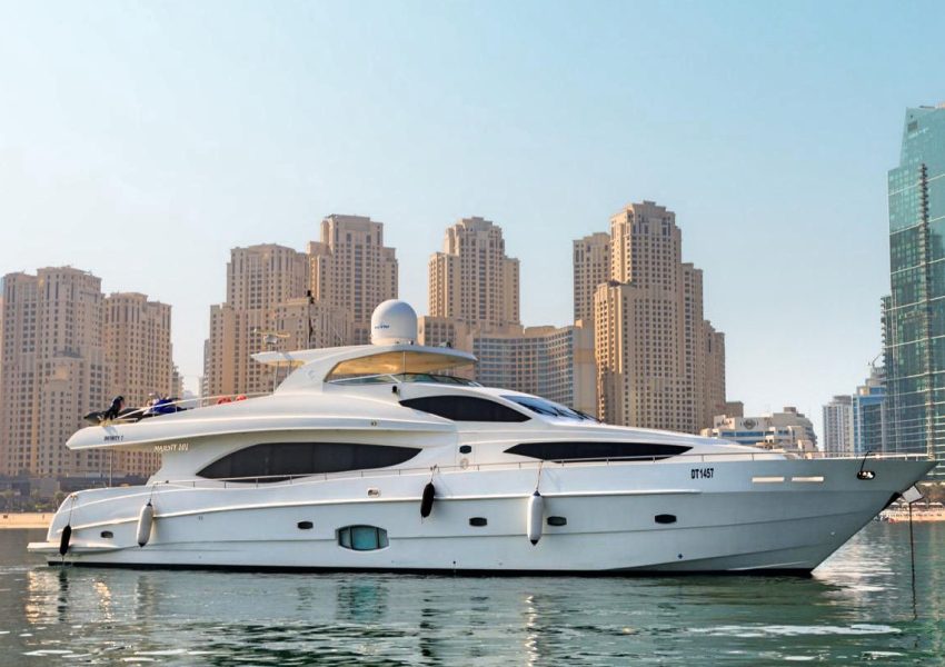 Rent a yacht in Dubai