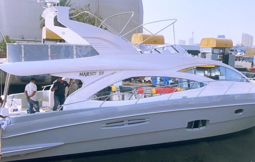 Luxury Yacht Cruising 59 Ft